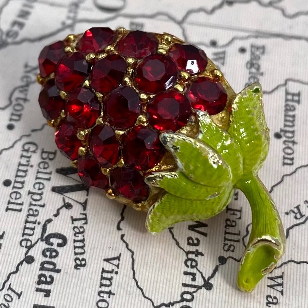 Vintage Rhinestone & Enamel Strawberry Brooch - Picture 5 of 7
